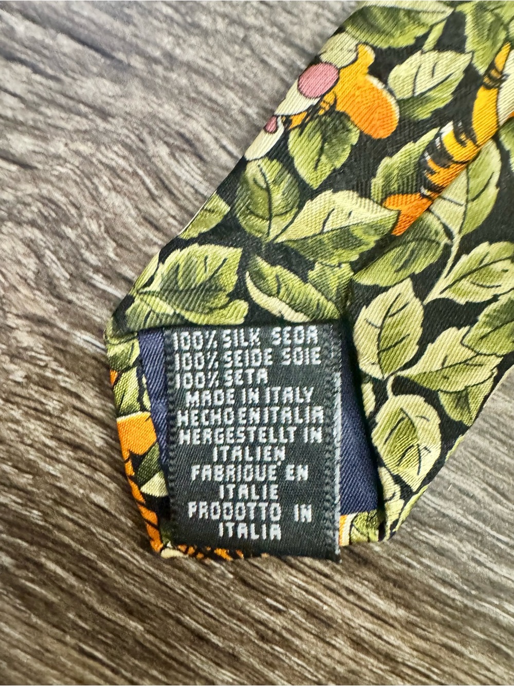 Vintage Walt Disney World Tigger 100% Silk Green Leaf Necktie Italy - Picture 3 of 4